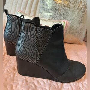 Toms Black Ankle Wedges Boots with Zebra Pattern